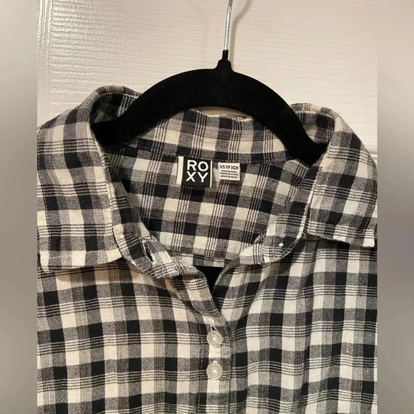 Roxy Women’s Black Cream Plaid Flannel Shirt Double Button Triangle Flap Size XS - Picture 4 of 12